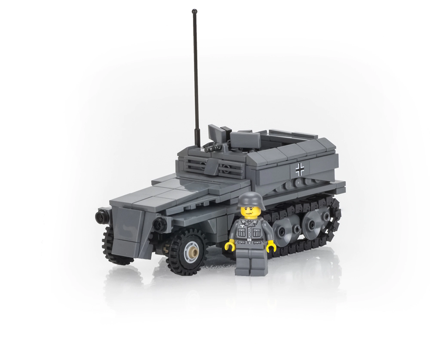 SdKfz 250 ausf A with Heer Soldier - MOMCOM inc.