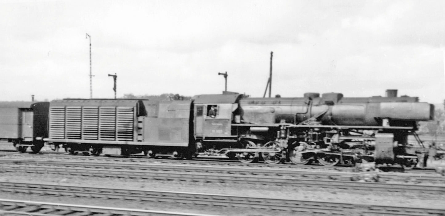 WW2 German National Railways class 52 steam locomotive (Kriegslok) Gray version - MOMCOM inc.