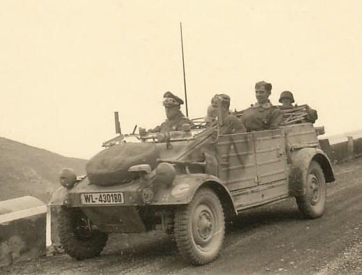 Load image into Gallery viewer, WW2 German Army Kübelwagen - MOMCOM inc.
