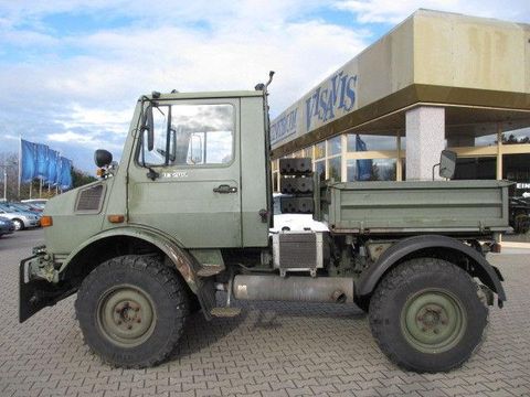 Container cargo for German Bundeswehr Unimog trucks - MOMCOM inc.